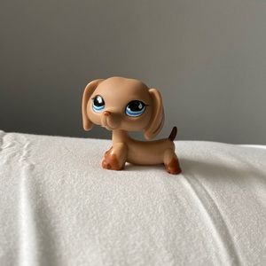Littlest Pet Shop LPS Authentic 518 Dachshund Dog Tan Brown Blue Eyes Weiner Dog
